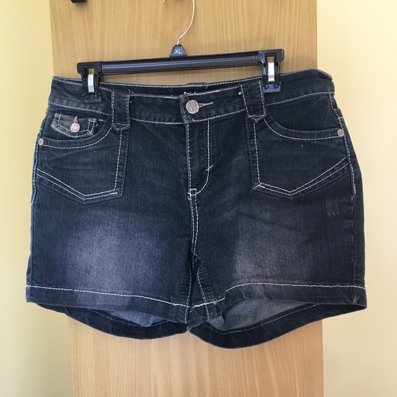 Eighty Eight Perfect Jean shorts - Picture 2 of 6